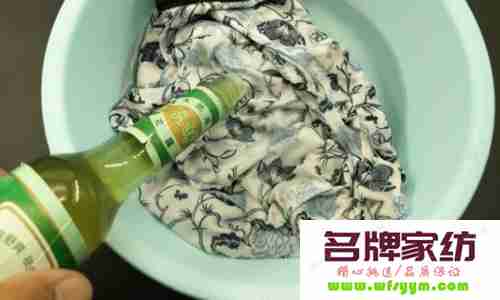 花露水喷在衣服上会染色吗 花露水洒衣服上会有印吗